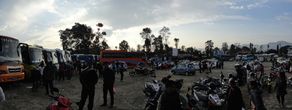 Busstation in Pokhara - Ankunft im Chaos