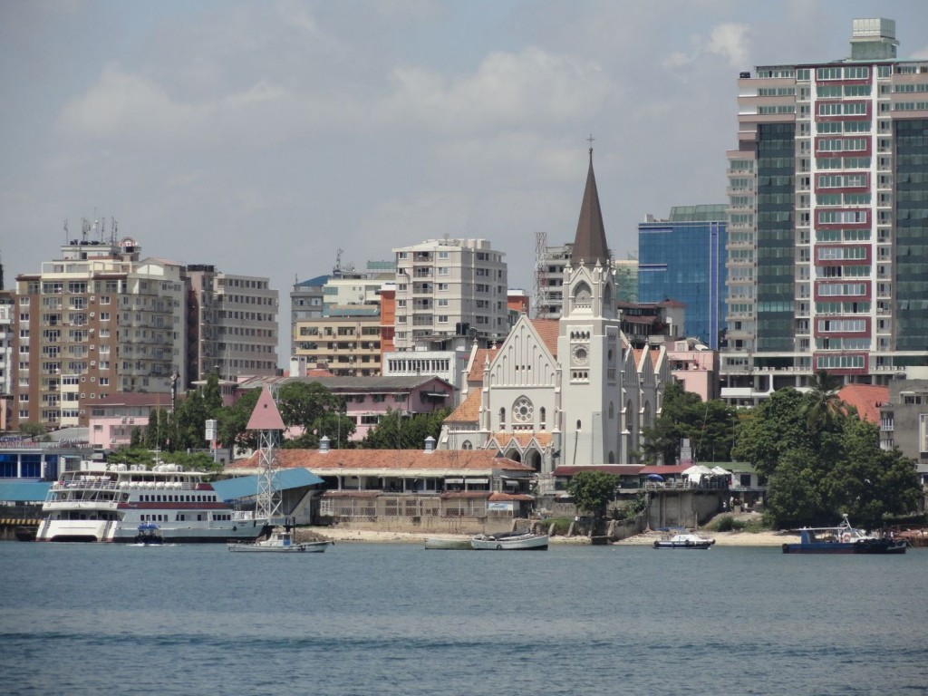 Blick auf das Fährenterminal von Dar-es-Salaam