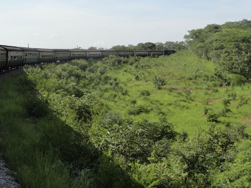 Zug der Central Line kurz vor Kigoma