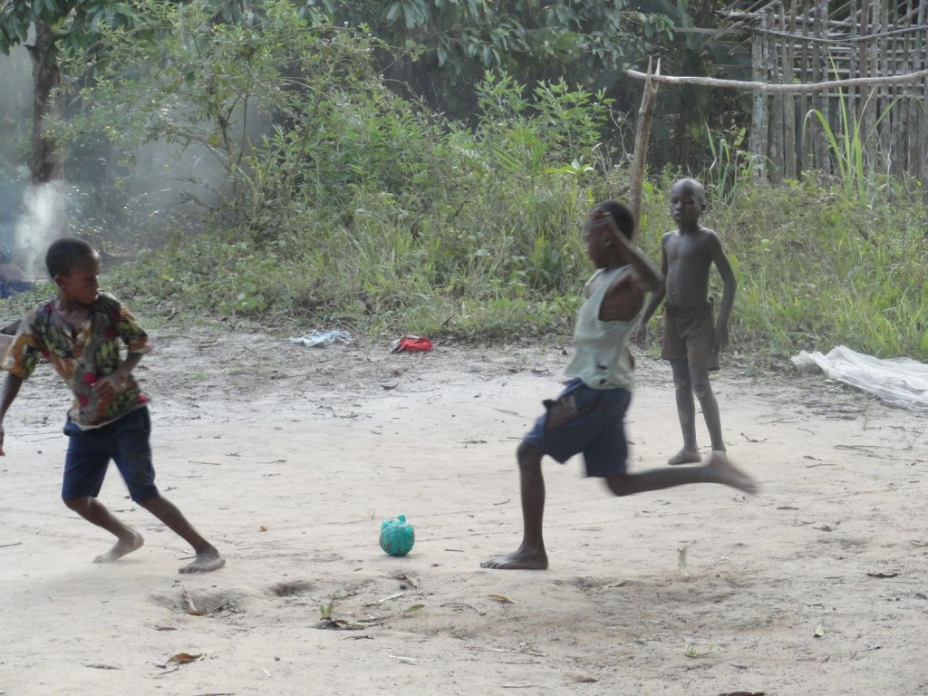 Hartes Fussballspielen