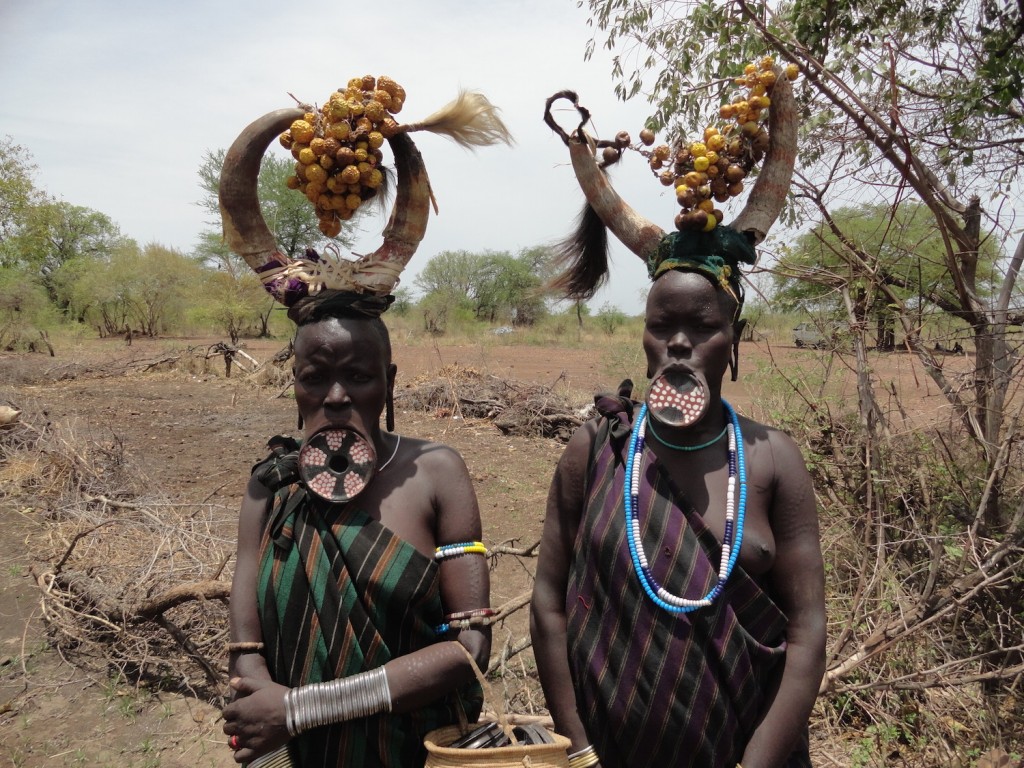 Mursi-Frauen