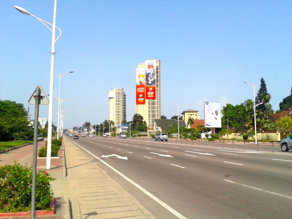 Empty "Boulevard du 30 Juin"