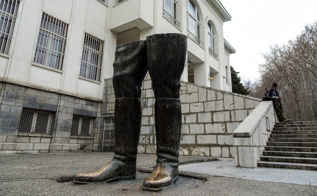 Monument vor dem weißen Palast