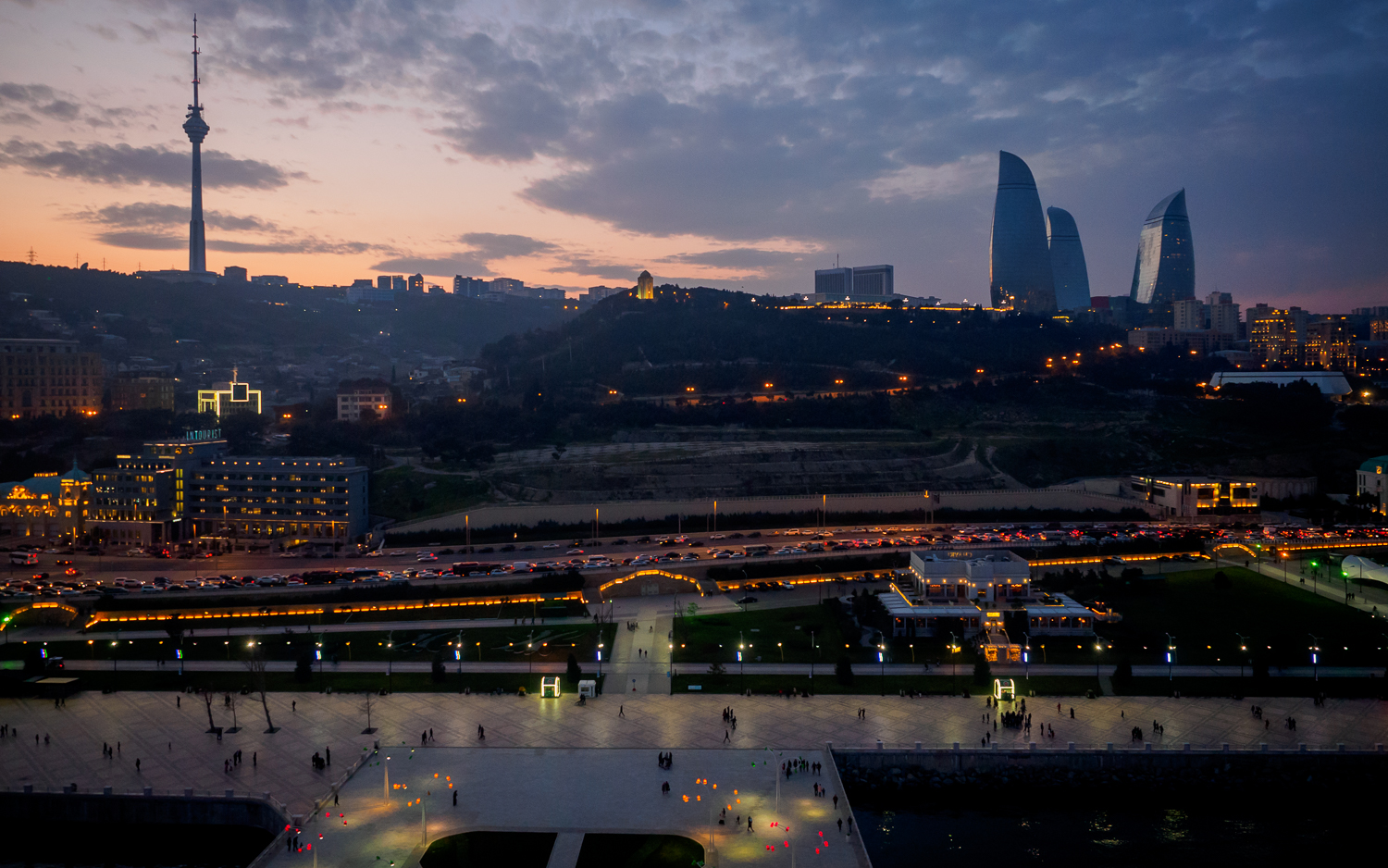 Baku bei Nacht